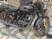 Stealth Black Royal Enfield Classic Stealth Black