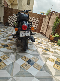 Stealth Black Royal Enfield Classic Stealth Black