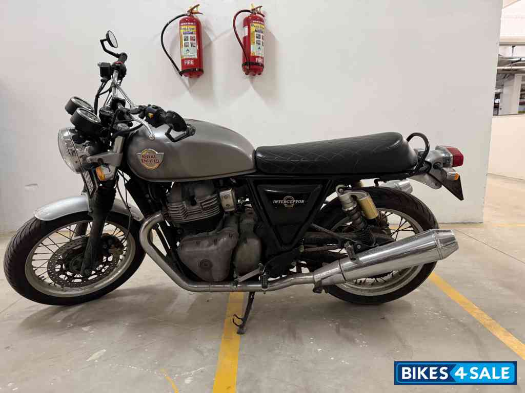 Silver Royal Enfield Interceptor 650 Twin Silver Royal Enfield Interceptor 650 Twin