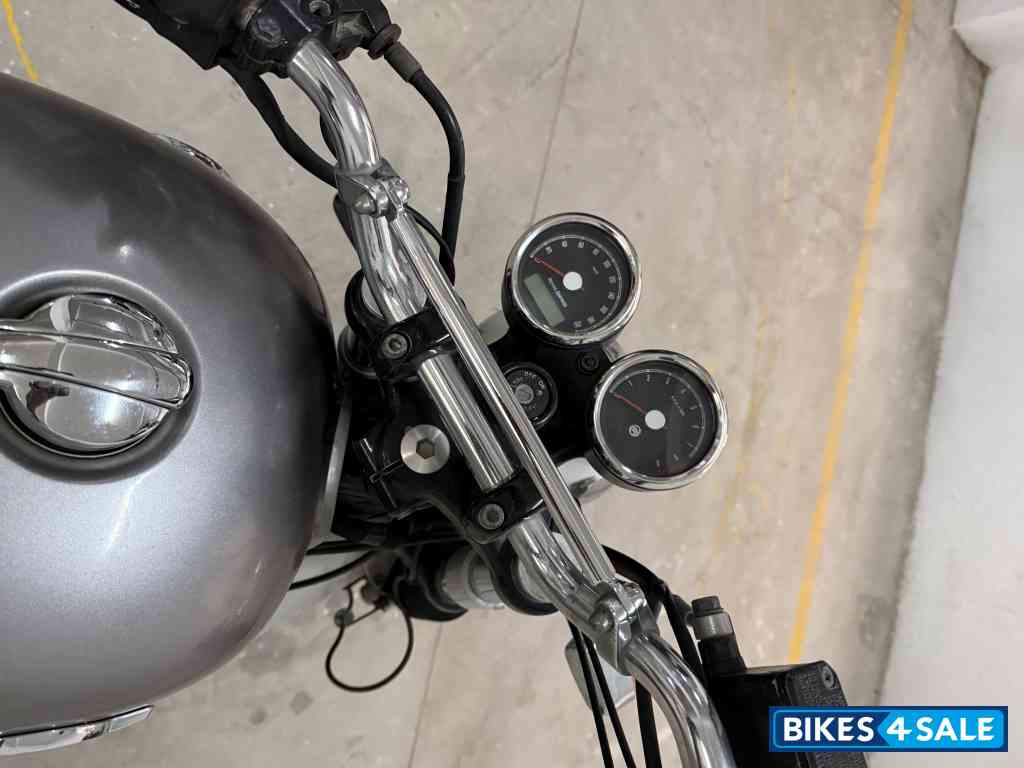 Silver Royal Enfield Interceptor 650 Twin Silver Royal Enfield Interceptor 650 Twin