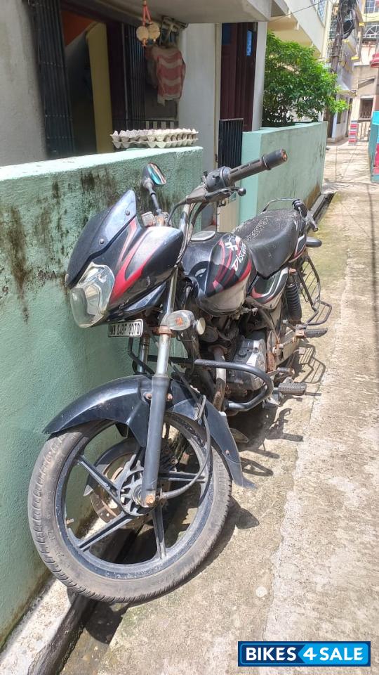 Black Bajaj Discover 150 S Black Bajaj Discover 150 S