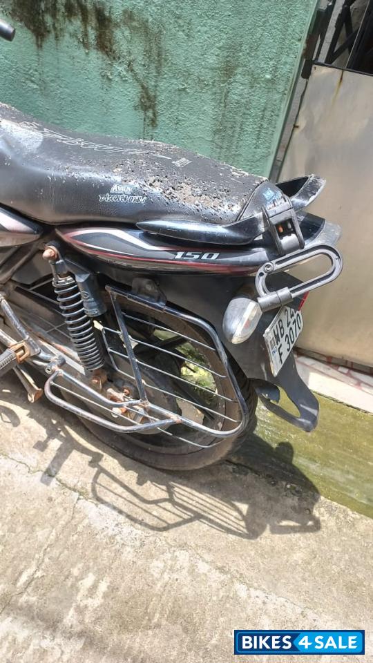 Black Bajaj Discover 150 S Black Bajaj Discover 150 S