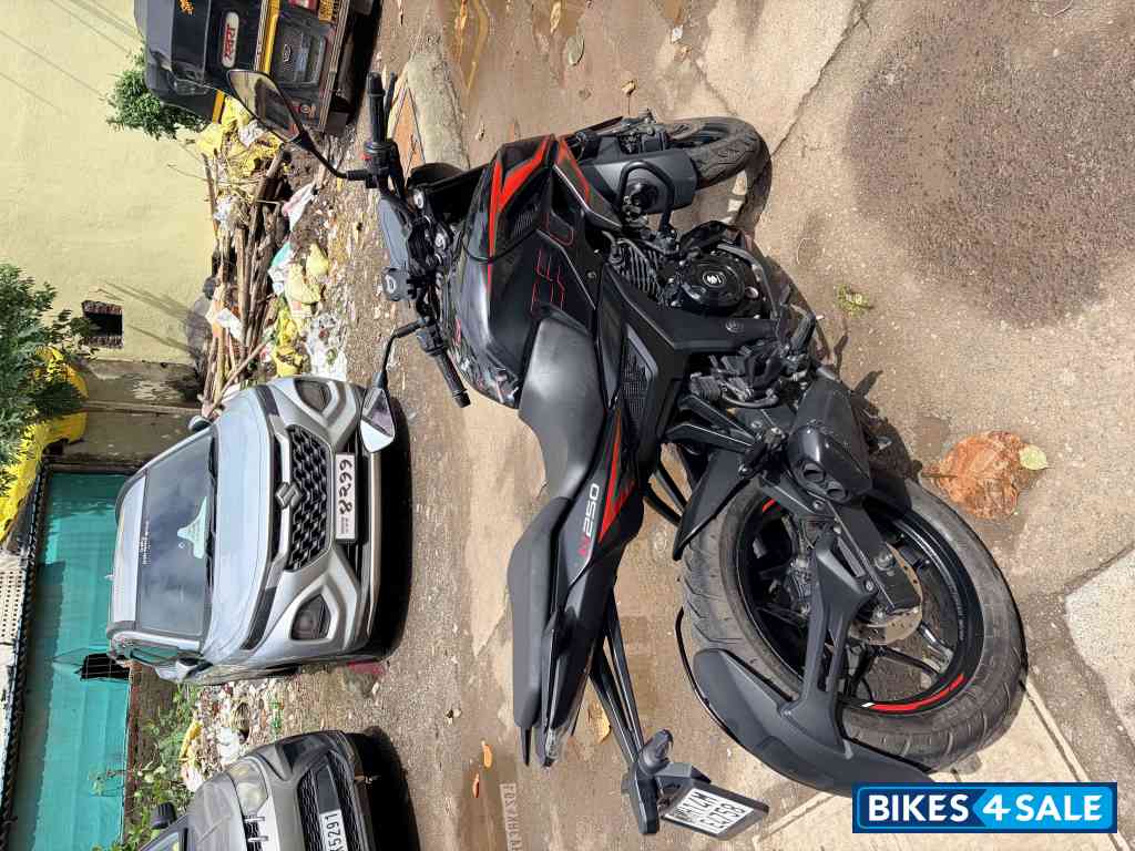 Bajaj Pulsar N250 Dual Channel ABS