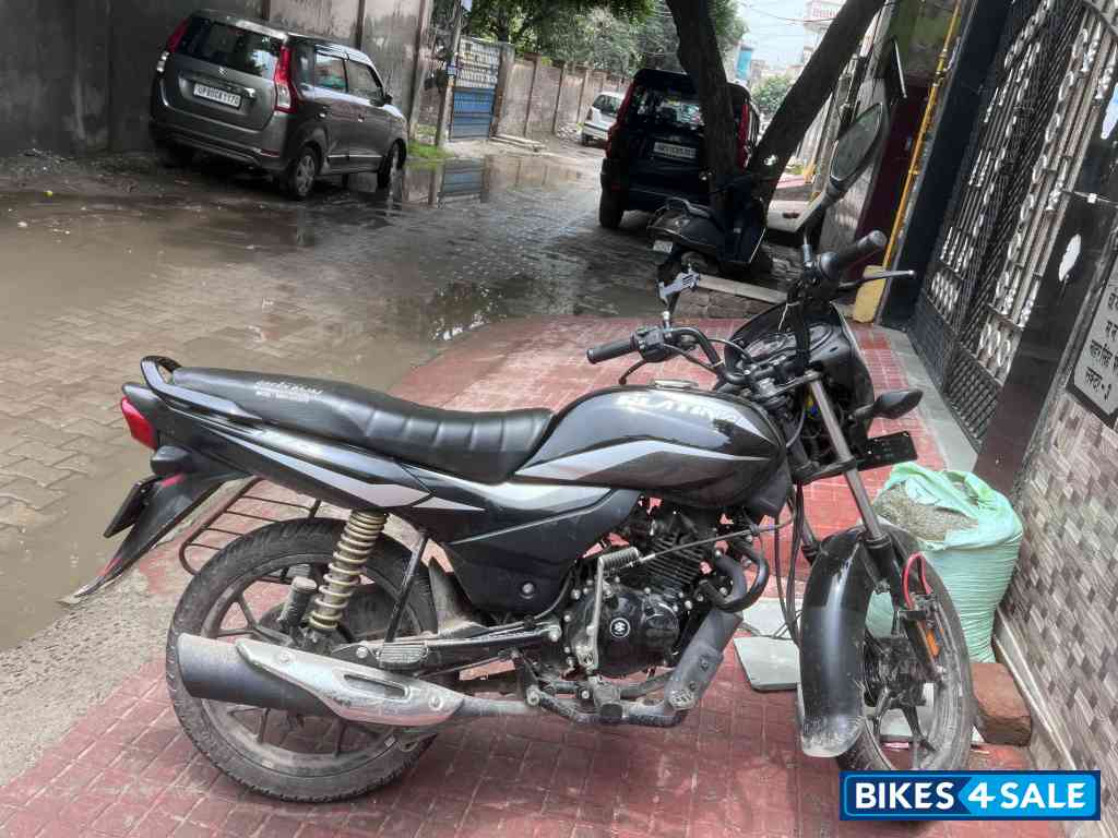 Black Bajaj Platina 110 H-Gear BS6