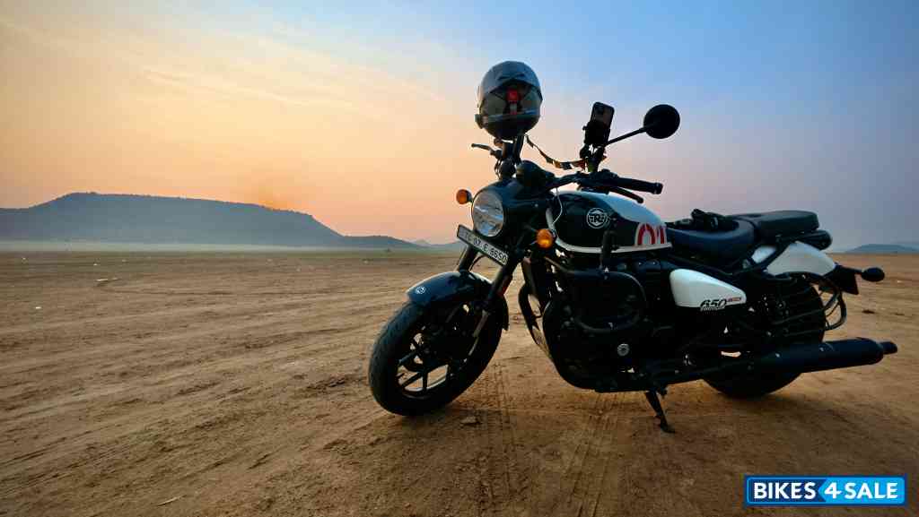 Stencil White Royal Enfield Shotgun 650