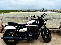 Stencil White Royal Enfield Shotgun 650