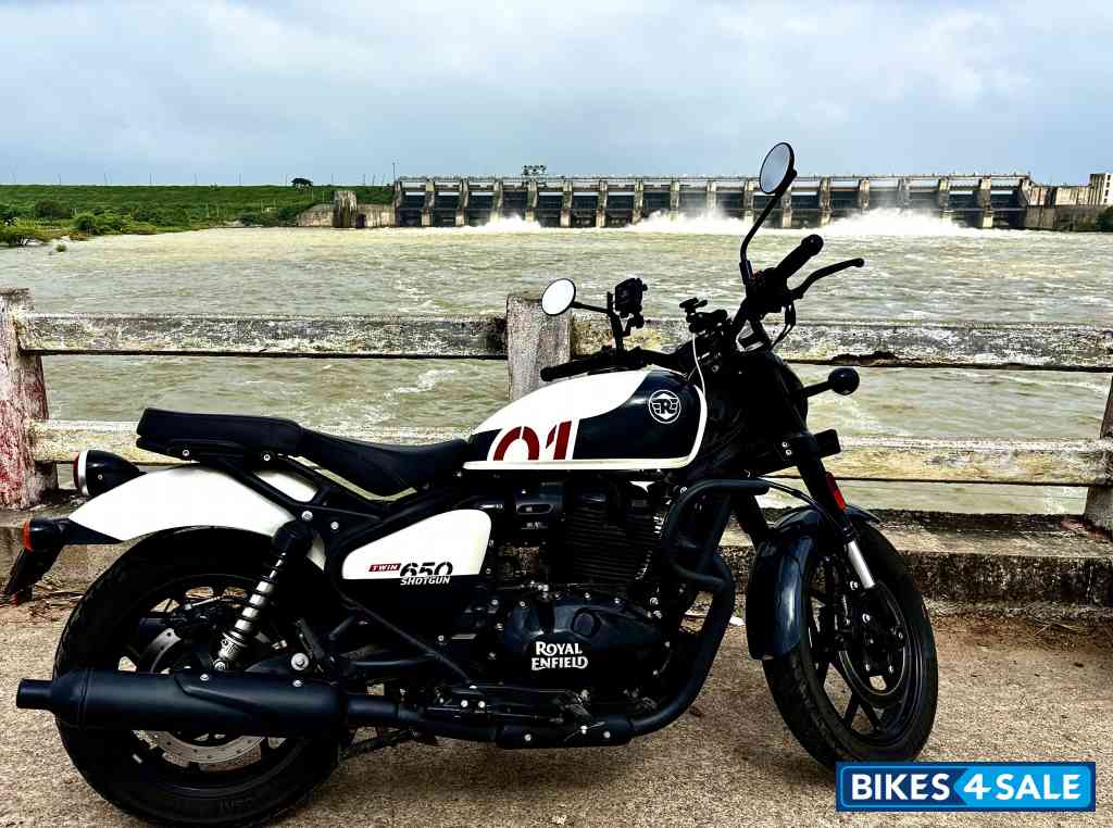 Stencil White Royal Enfield Shotgun 650 Stencil White Royal Enfield Shotgun 650