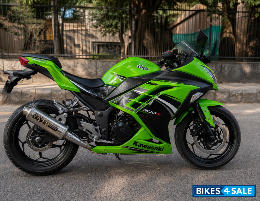 Lime Green Kawasaki Ninja 300 BS6 Lime Green Kawasaki Ninja 300 BS6