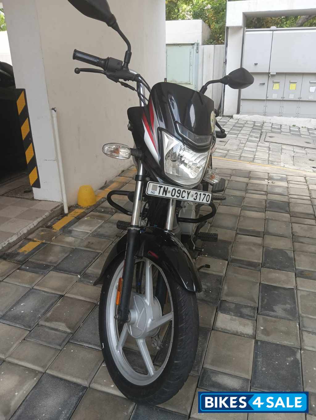 Black Bajaj Platina 100 ES BS6