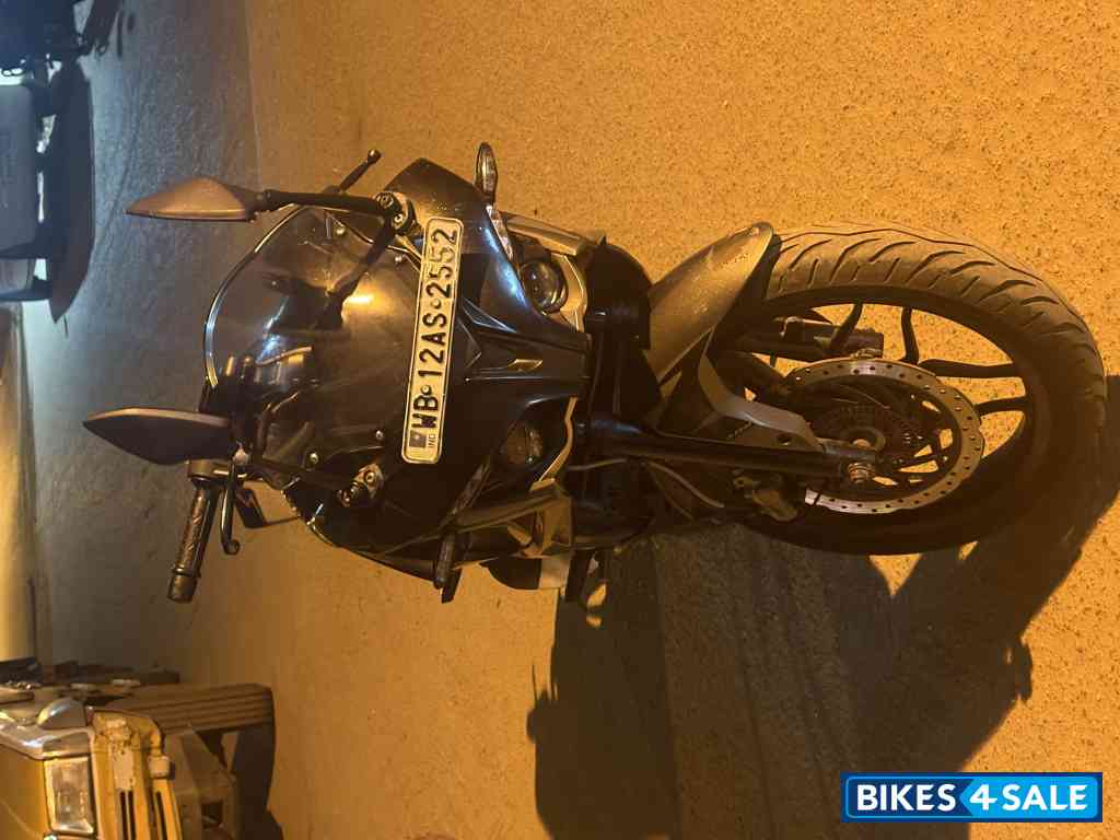 Bajaj Pulsar RS 200 ABS