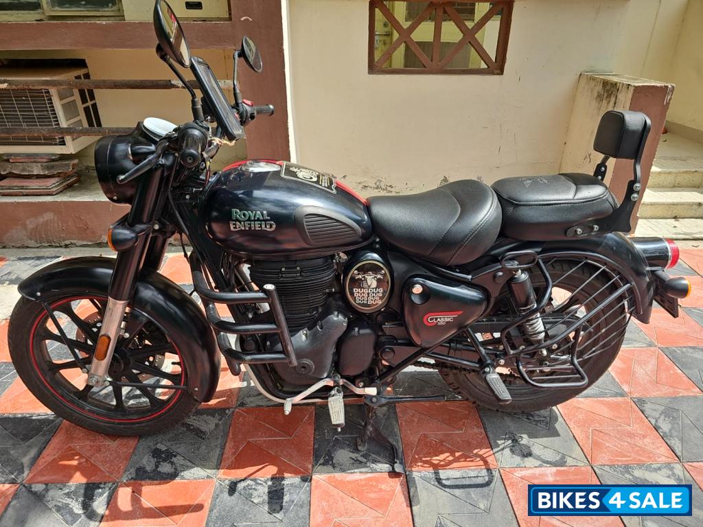 Royal Enfield Classic Stealth Black