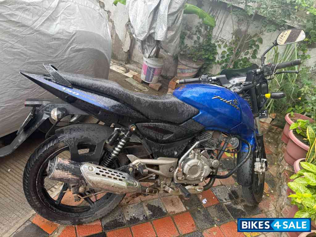 Blue Bajaj Pulsar 150 Blue Bajaj Pulsar 150