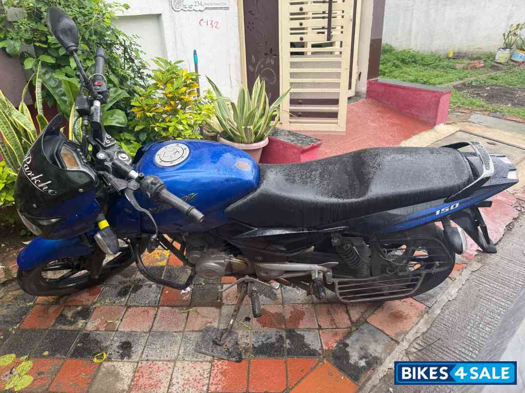 Blue Bajaj Pulsar 150 Blue Bajaj Pulsar 150