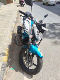 White Yamaha FZ-S FI V2