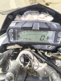 White Yamaha FZ-S FI V2