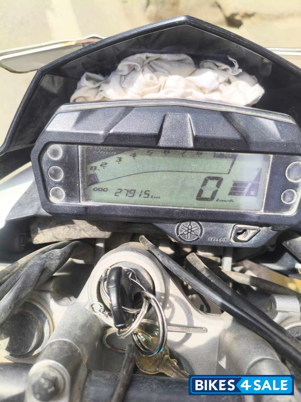 White Yamaha FZ-S FI V2