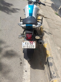 White Yamaha FZ-S FI V2