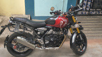 Candy Red Triumph Speed 400