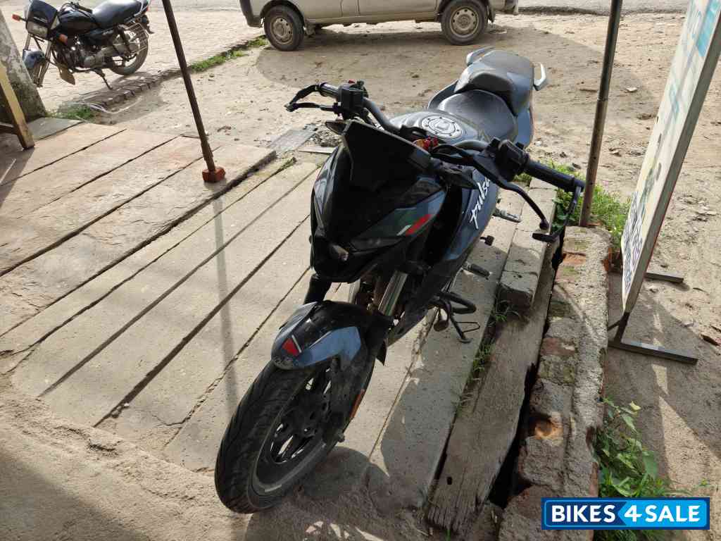 Grey Bajaj Pulsar N250 Grey Bajaj Pulsar N250