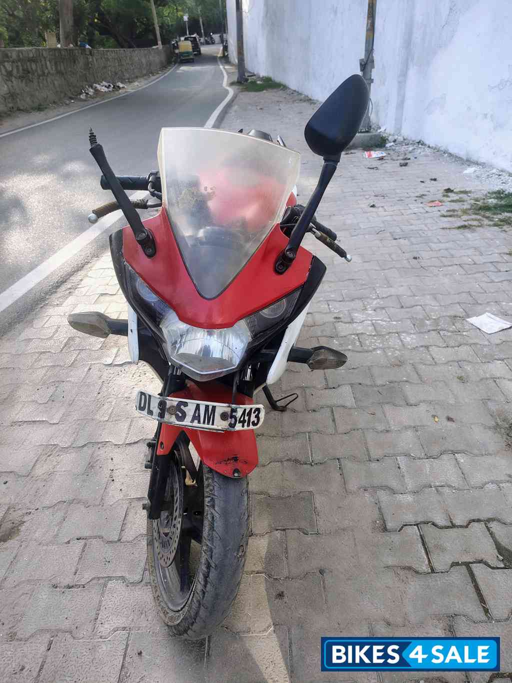 Red N White Honda CBR 150R Red N White Honda CBR 150R