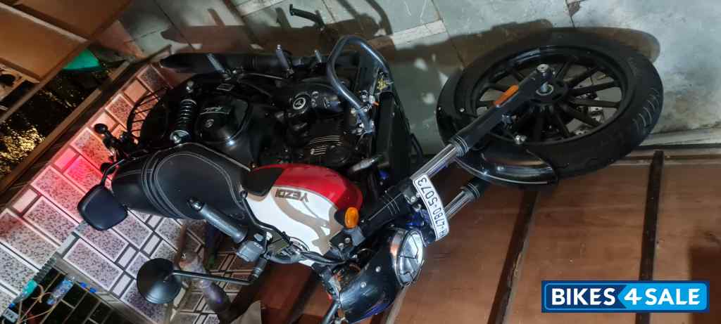 Yezdi Roadster Dual Tone