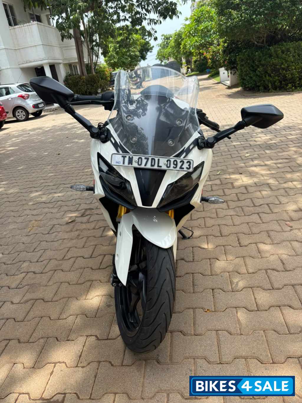 Polar White BMW G 310 RR Polar White BMW G 310 RR