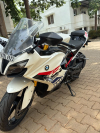 Polar White BMW G 310 RR