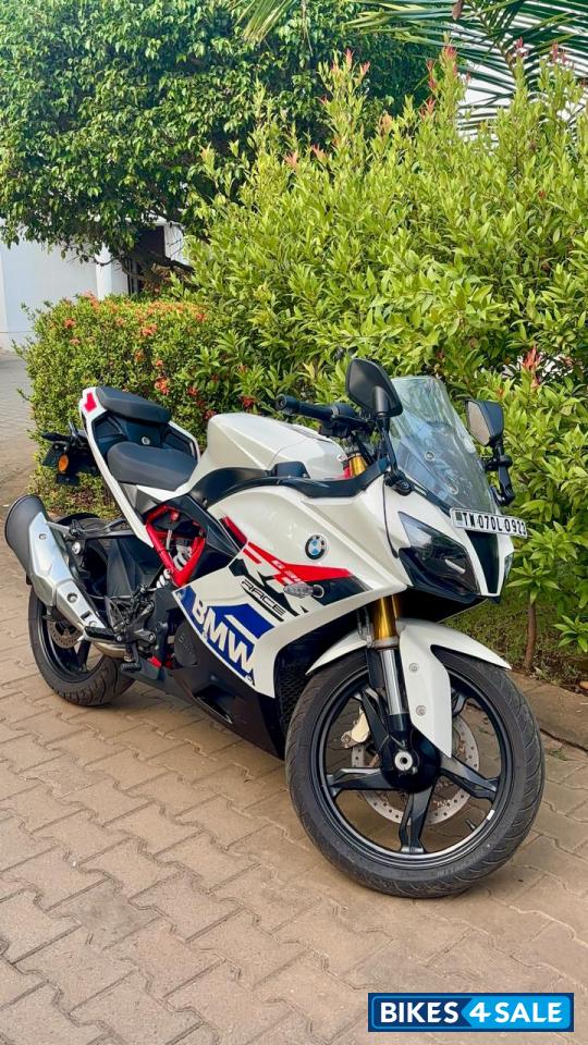 Polar White BMW G 310 RR