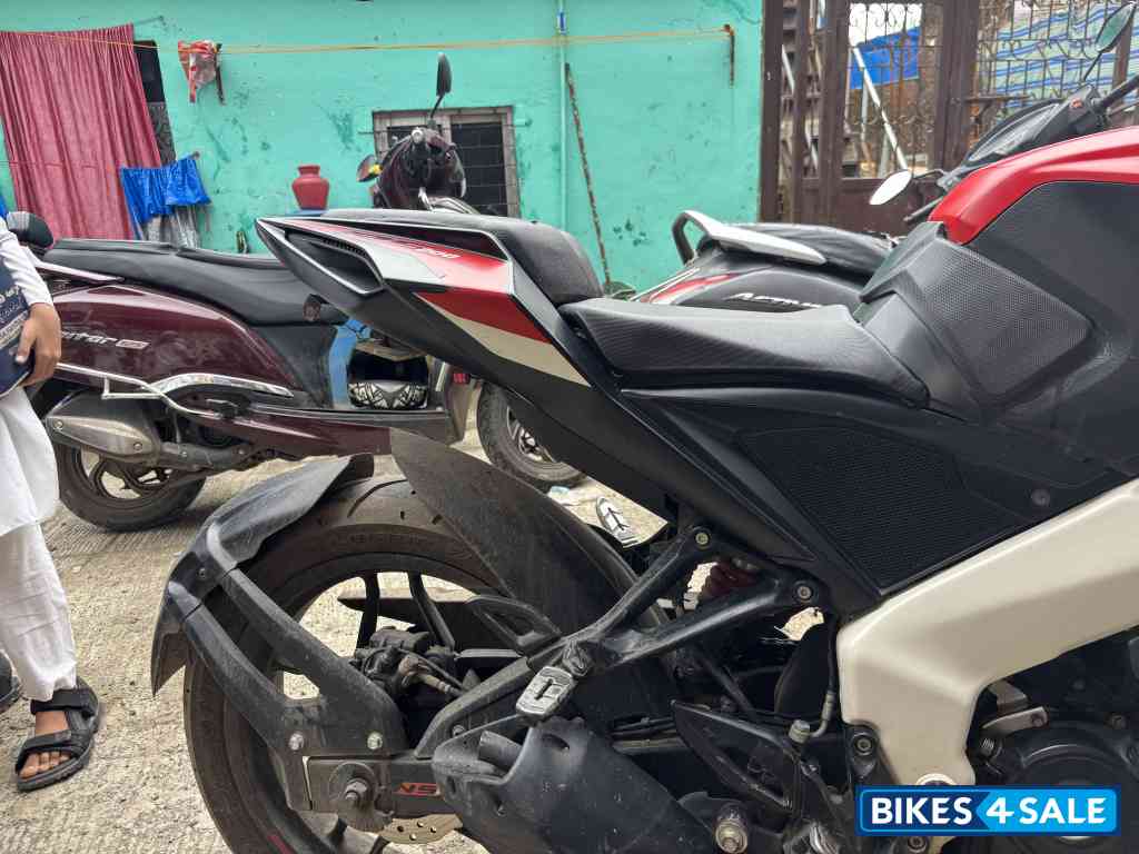 Red Bajaj Pulsar RS 200 BS6 Red Bajaj Pulsar RS 200 BS6