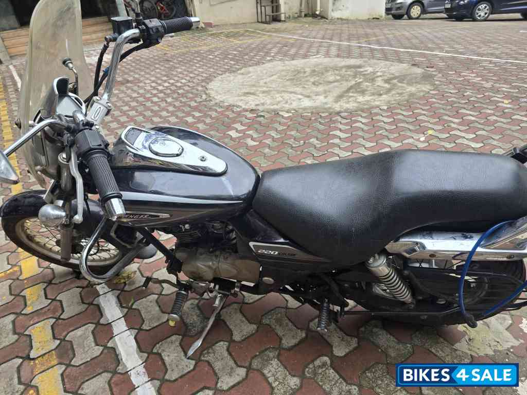 Bajaj Avenger Cruise 220 BS6