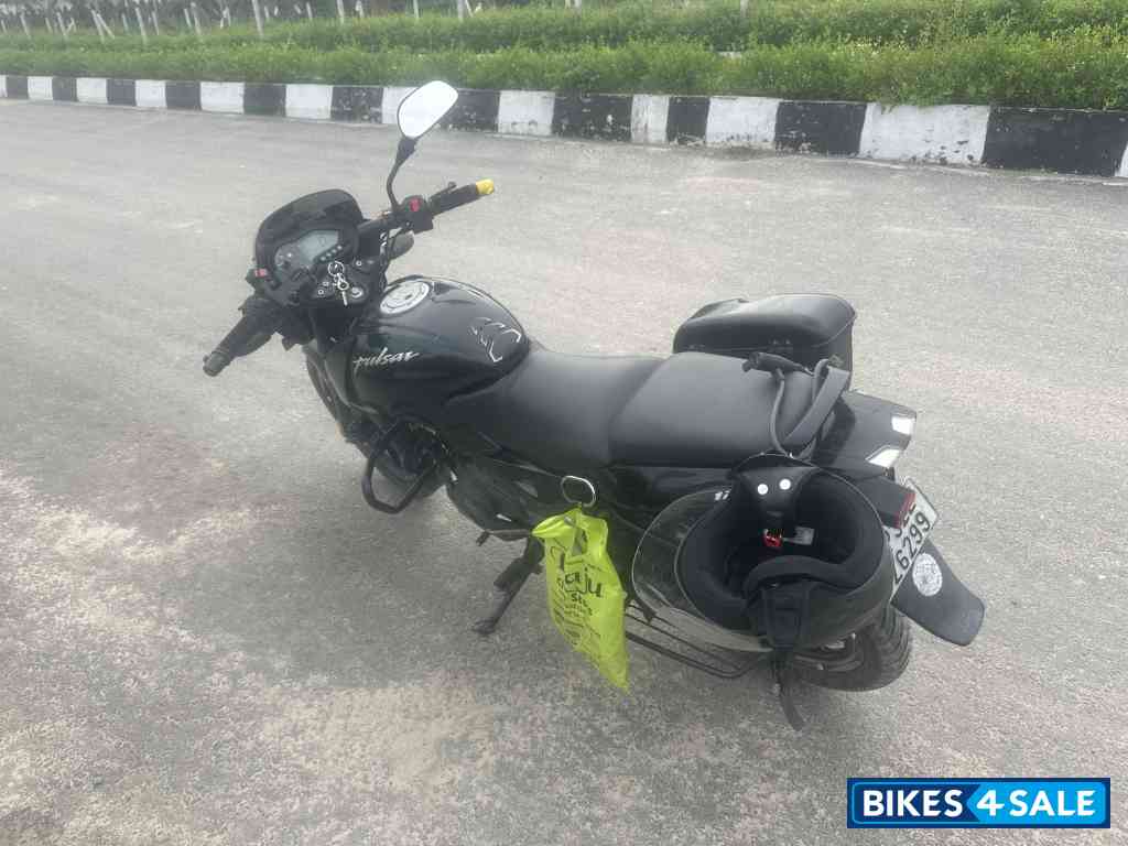 Bajaj Pulsar 125 Split Seat Bajaj Pulsar 125 Split Seat