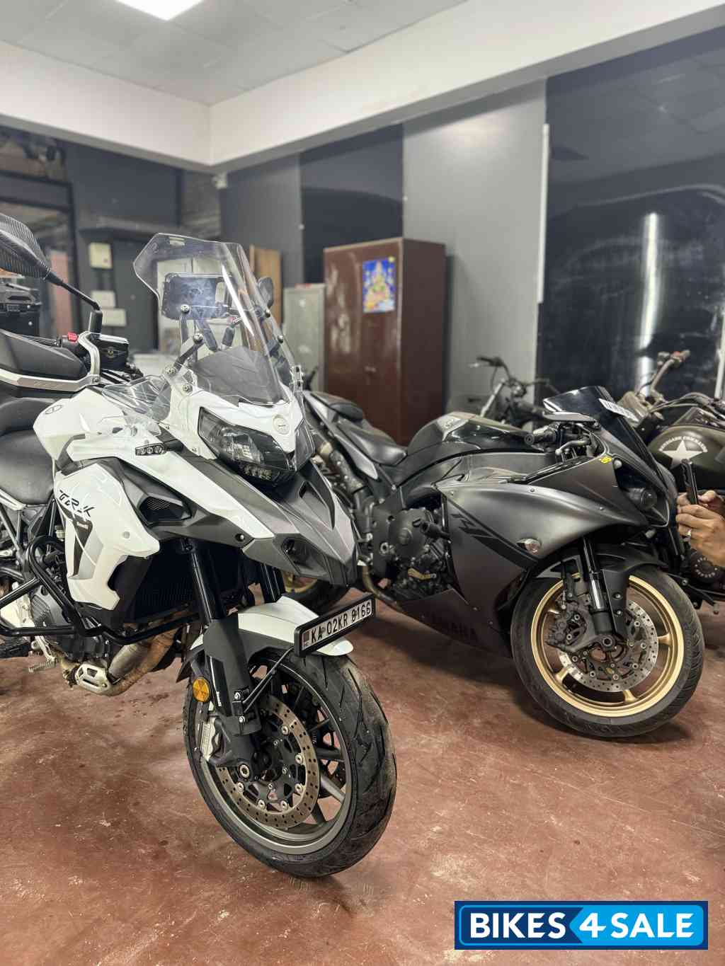 White Benelli TRK 502