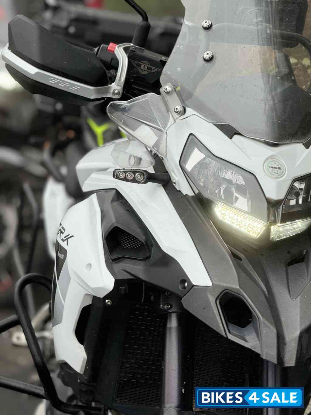 White Benelli TRK 502 White Benelli TRK 502