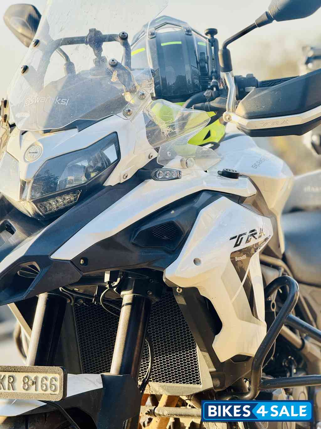 White Benelli TRK 502 White Benelli TRK 502