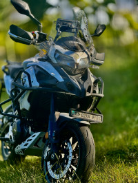 White Benelli TRK 502