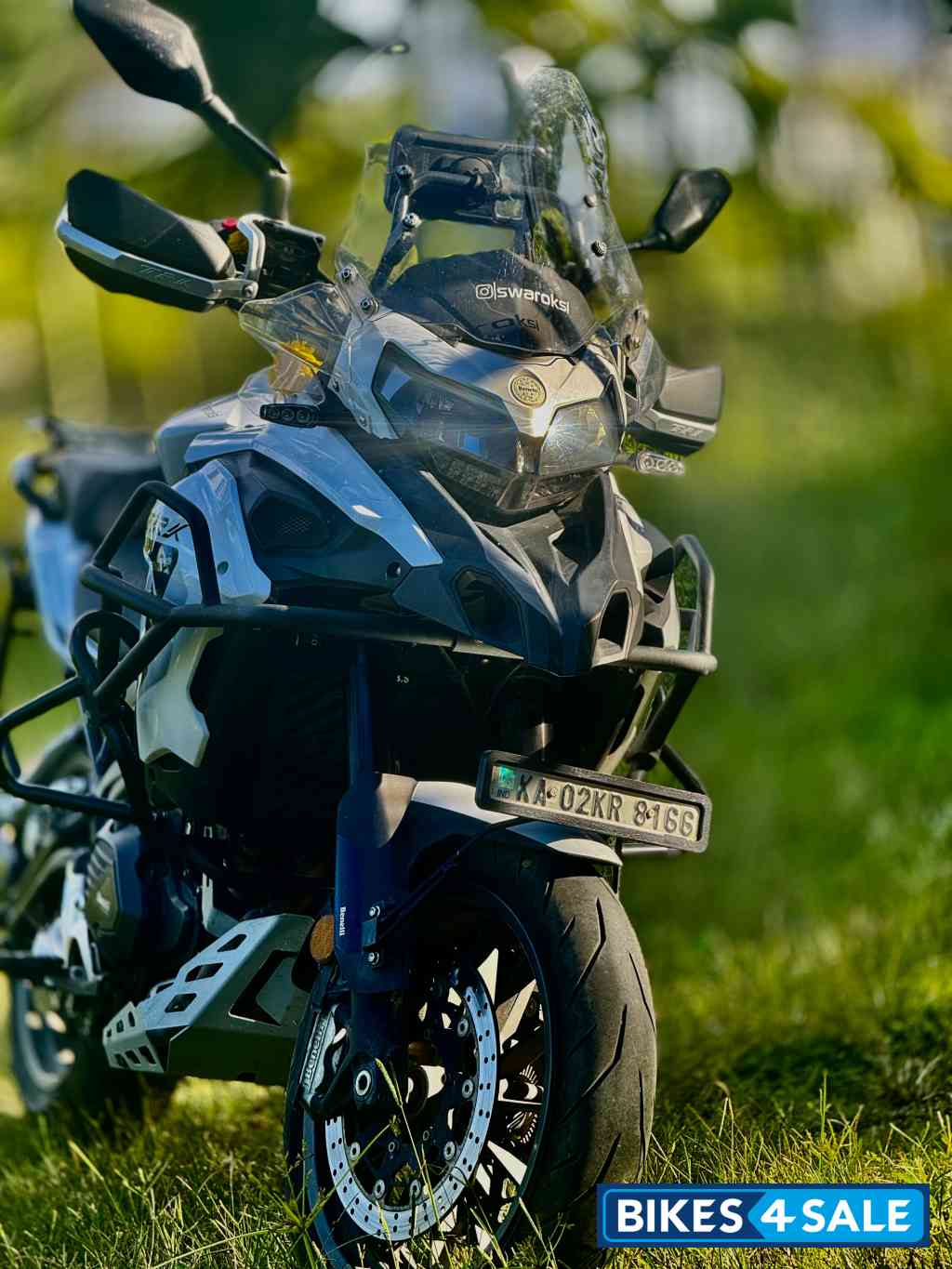 White Benelli TRK 502 White Benelli TRK 502