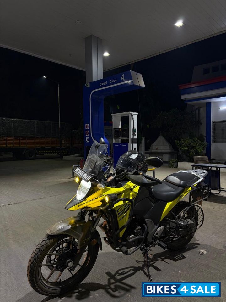 Yellow Suzuki V-Strom 250 Yellow Suzuki V-Strom 250