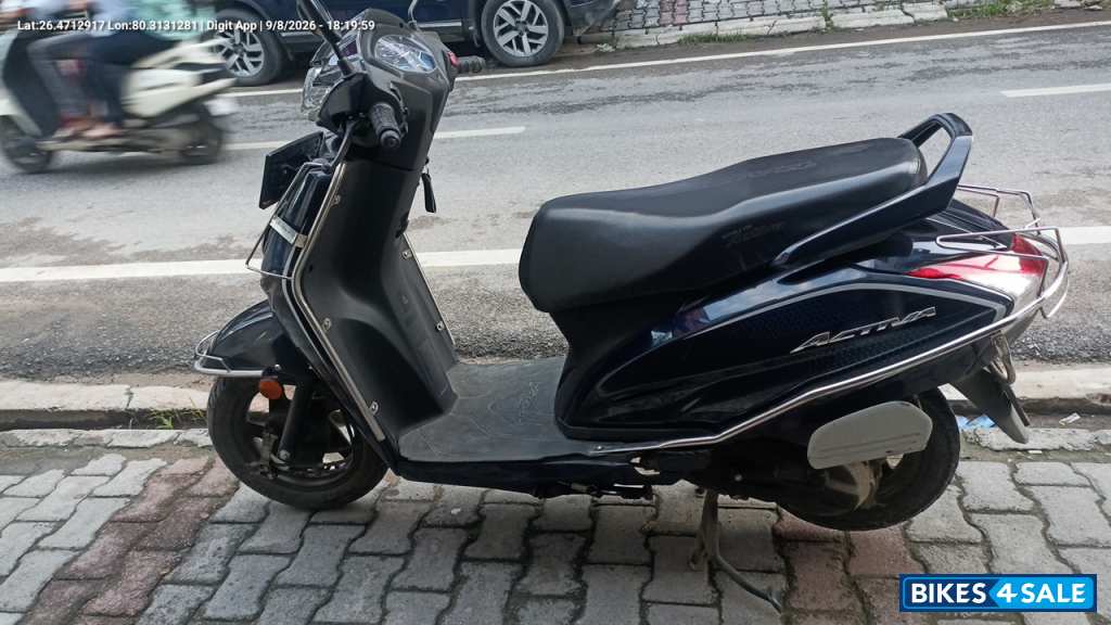 Special Pearl Blue Honda Activa DLX Limited Edition