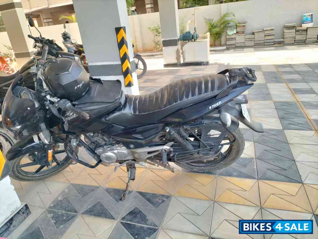 Black Bajaj Pulsar 150