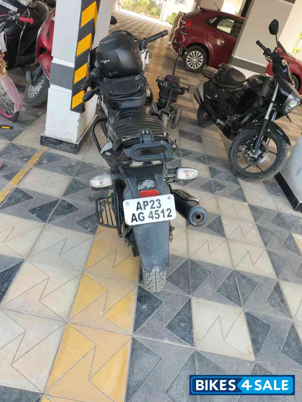 Black Bajaj Pulsar 150 Black Bajaj Pulsar 150