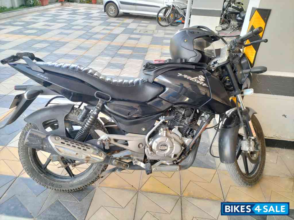 Black Bajaj Pulsar 150 Black Bajaj Pulsar 150