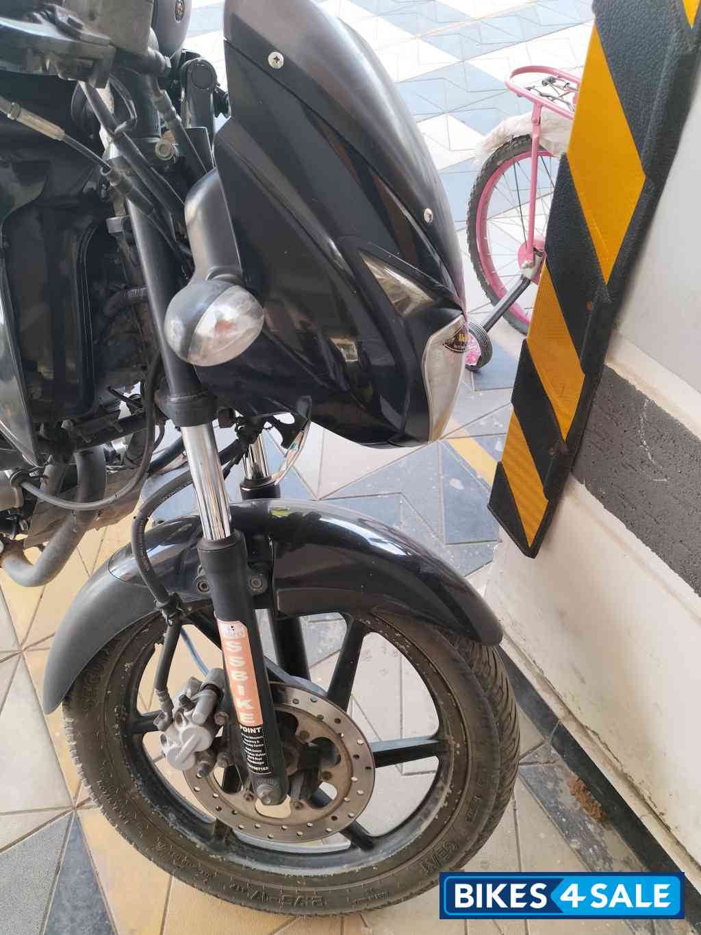 Black Bajaj Pulsar 150 Black Bajaj Pulsar 150