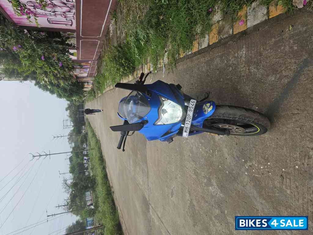 Blue Suzuki Gixxer SF Blue Suzuki Gixxer SF