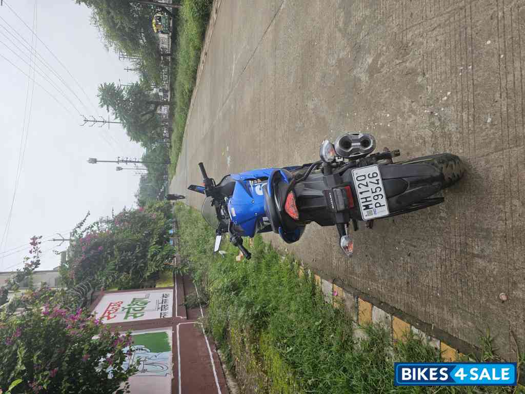 Blue Suzuki Gixxer SF Blue Suzuki Gixxer SF