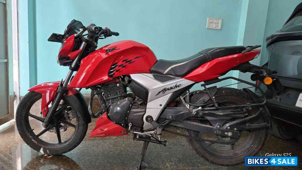 Red TVS Apache RTR 160 4V