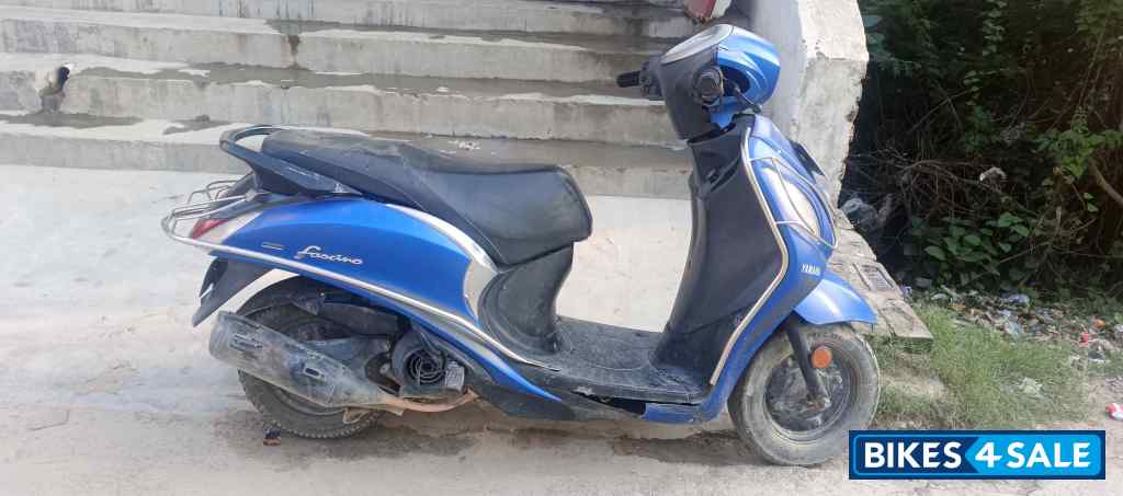 Blue Yamaha Fascino