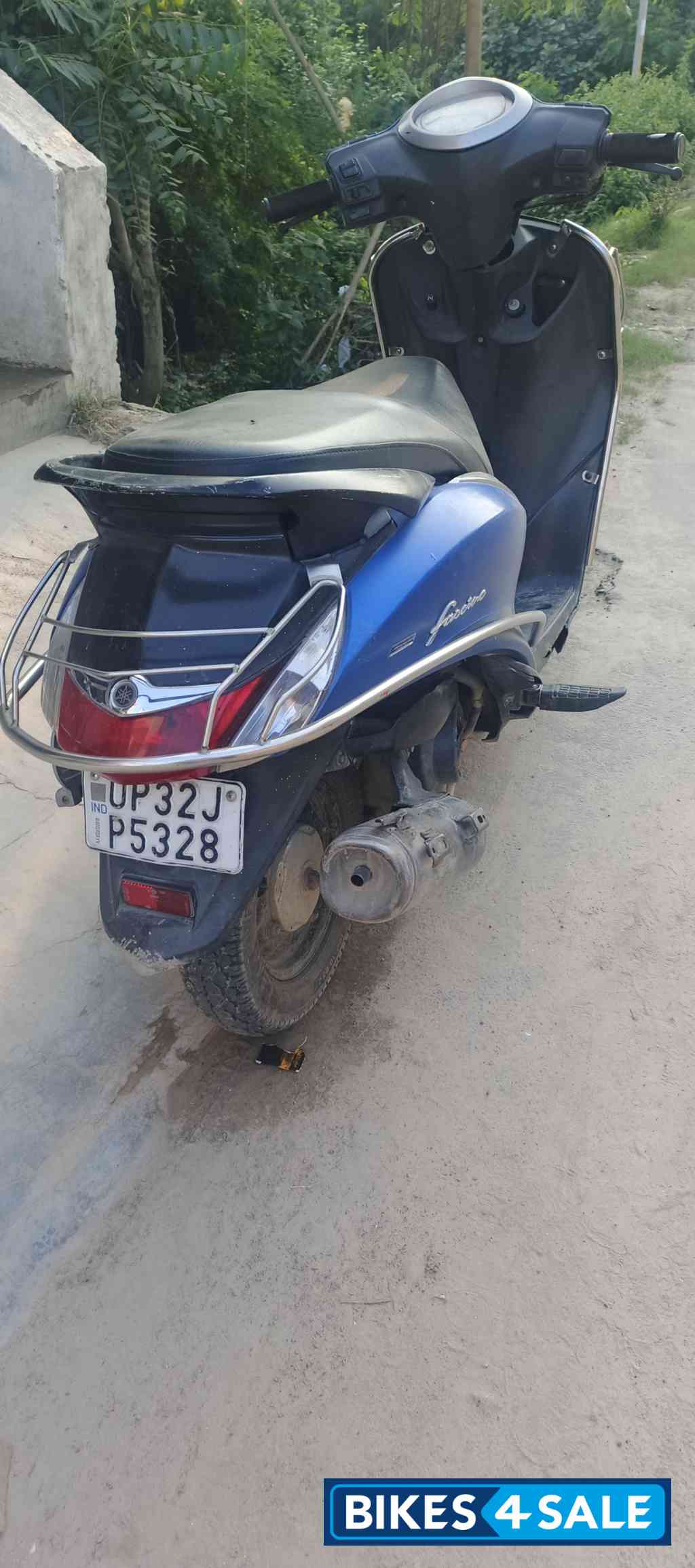 Blue Yamaha Fascino