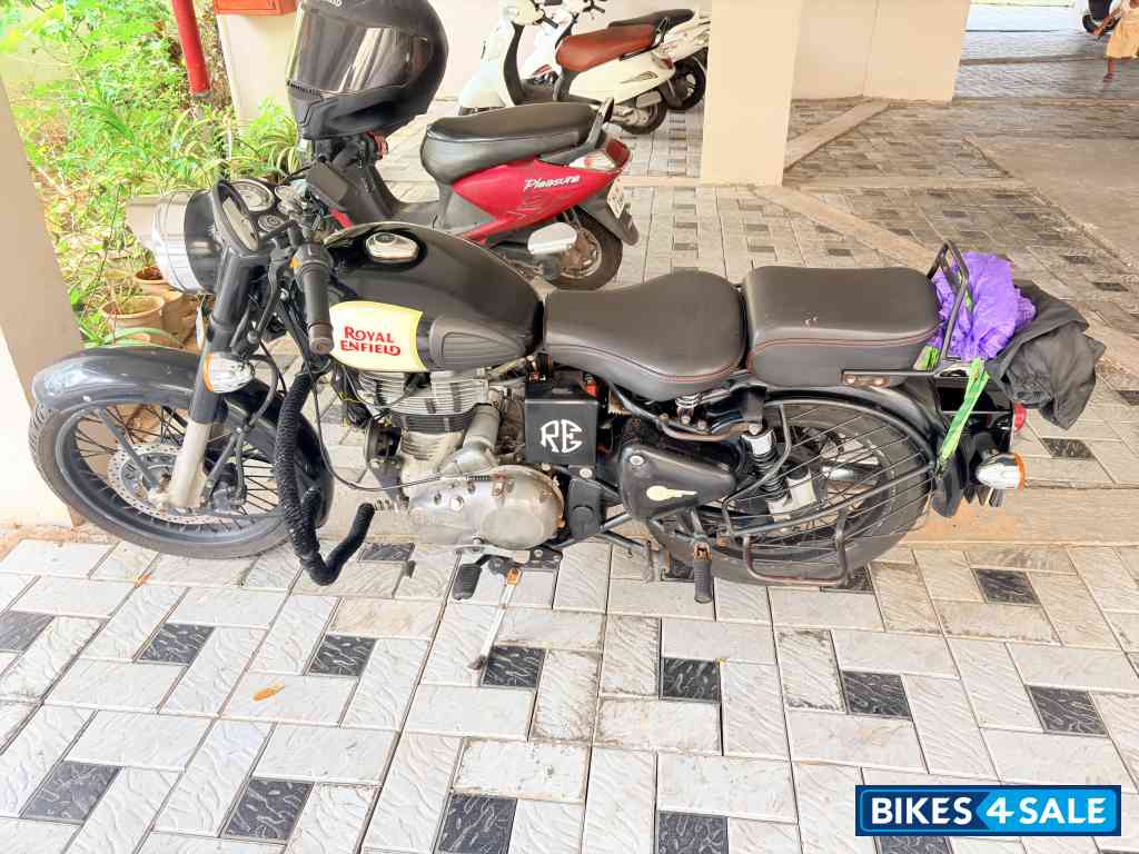 Black Royal Enfield Classic 350