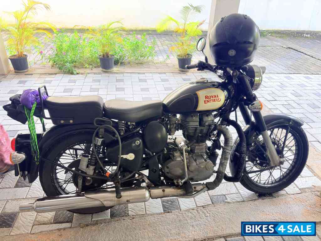 Black Royal Enfield Classic 350