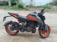 Orange KTM Duke 200 2024